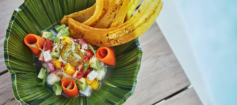 Outdoor Dining in Surfside: Winston’s on the Beach